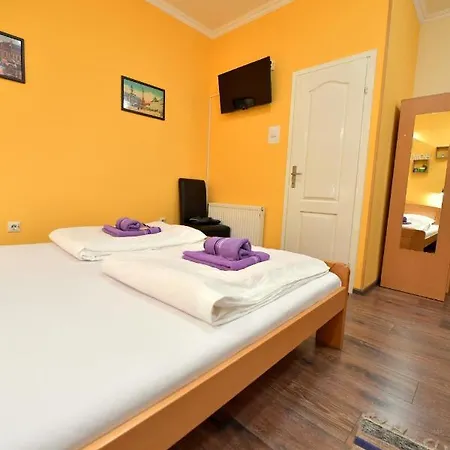 Smestaj Centar Novi Sad,motorcycle Friendly Δωμάτια σε οικογενειακή κατοικία Νόβι Σαντ