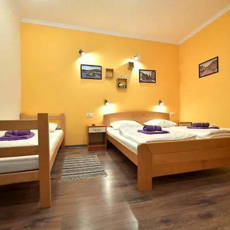 Δωμάτια σε οικογενειακή κατοικία Smestaj Centar Novi Sad,motorcycle Friendly