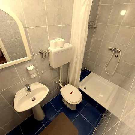 Smestaj Centar Novi Sad,motorcycle Friendly Δωμάτια σε οικογενειακή κατοικία