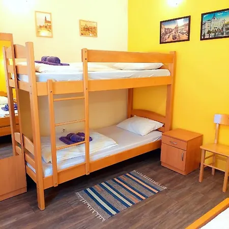 Δωμάτια σε οικογενειακή κατοικία Smestaj Centar Novi Sad,motorcycle Friendly Νόβι Σαντ