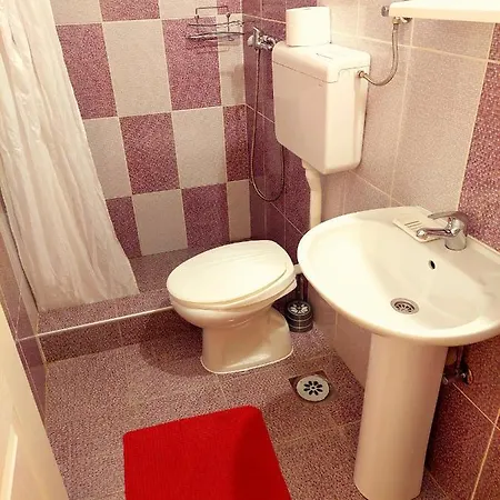 Δωμάτια σε οικογενειακή κατοικία Smestaj Centar Novi Sad,motorcycle Friendly