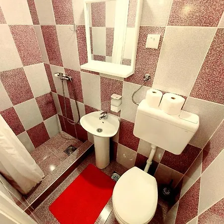 Δωμάτια σε οικογενειακή κατοικία Smestaj Centar Novi Sad,motorcycle Friendly Νόβι Σαντ