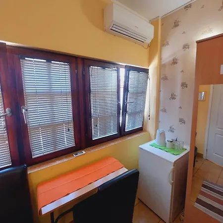 Smestaj Centar Novi Sad,motorcycle Friendly Δωμάτια σε οικογενειακή κατοικία