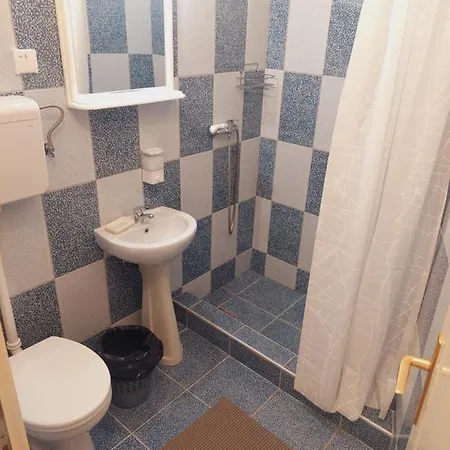 Smestaj Centar Novi Sad,motorcycle Friendly Δωμάτια σε οικογενειακή κατοικία *