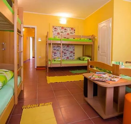 Smestaj Centar Novi Sad,motorcycle Friendly Δωμάτια σε οικογενειακή κατοικία *