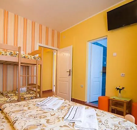 Smestaj Centar Novi Sad,motorcycle Friendly Δωμάτια σε οικογενειακή κατοικία *